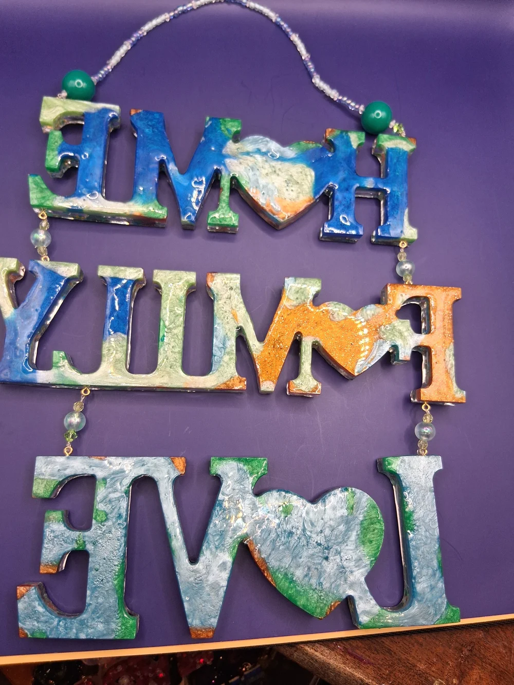 HOME FAMILY LOVE Resin Hanging Wall Art - Multicolor